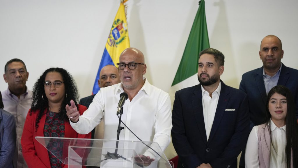 Arriba a Mexico la delegacion del Gobierno de Venezuela para reiniciar el dialogo con la oposicion