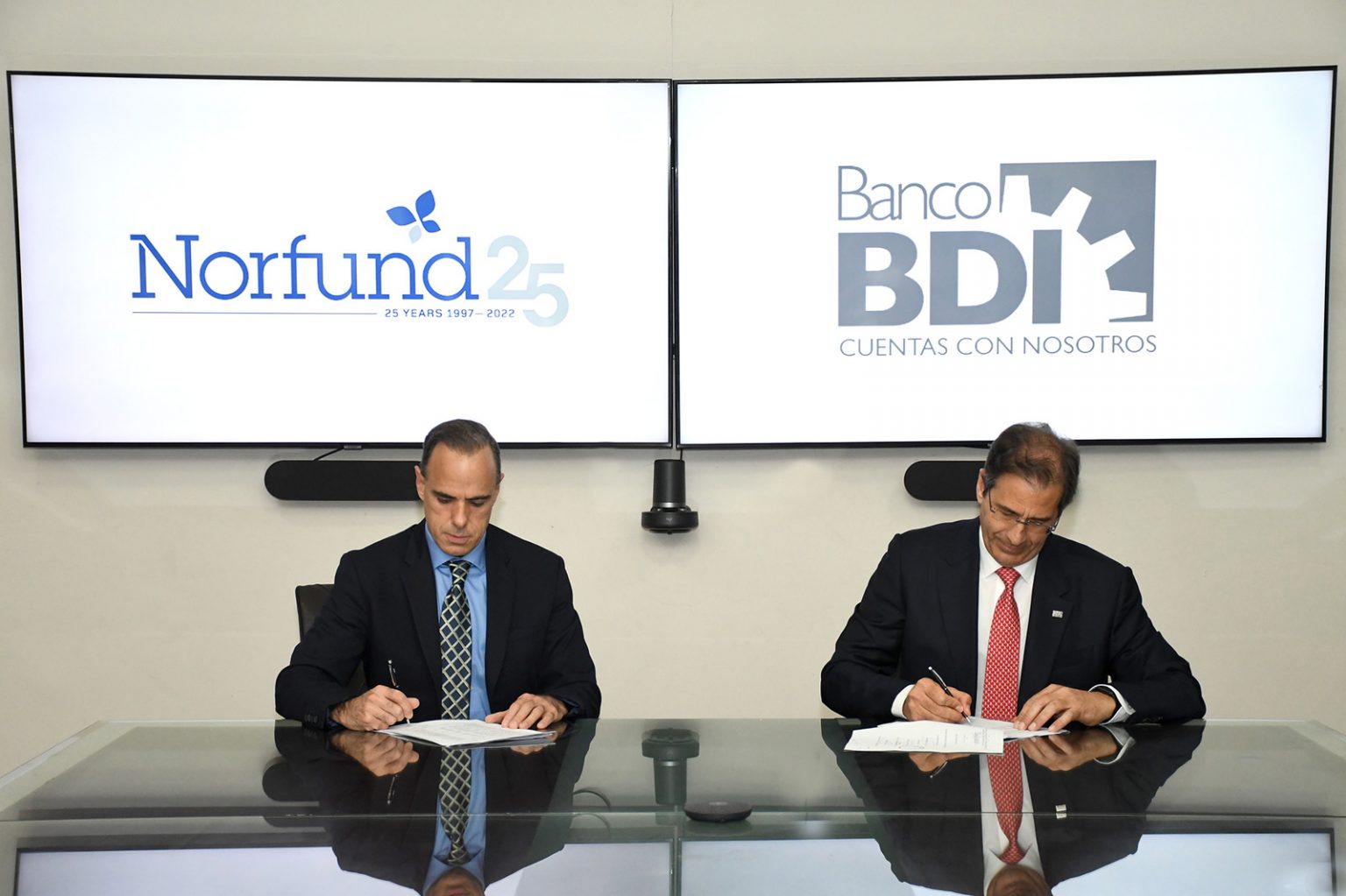 Federico Fernandez Director Regional Latinoamerica Norfund y Juan Carlos Rodriguez Copello Presidente Banco BDI