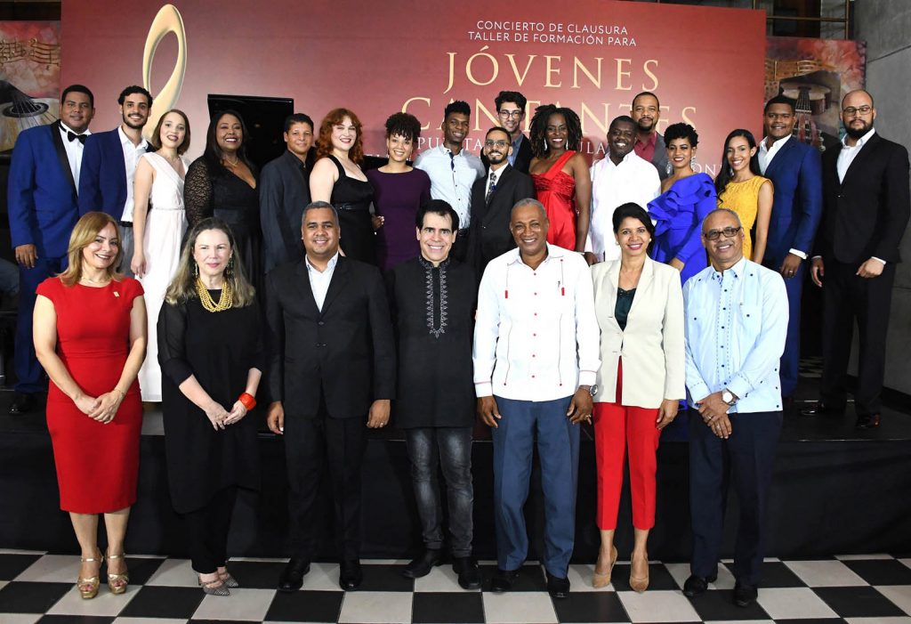 Fundación Sinfonía realiza concierto de clausura del Taller para Jóvenes Cantantes y puesta en circulación de sello postal Fundacion Sinfonia realiza concierto de clausura del Taller para Jovenes Cantantes