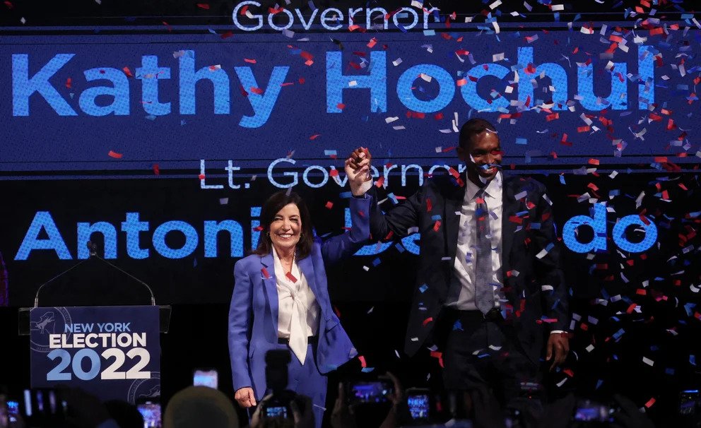 Kathy Hochul se convirtio en la primera mujer electa que gobierne Nueva York1