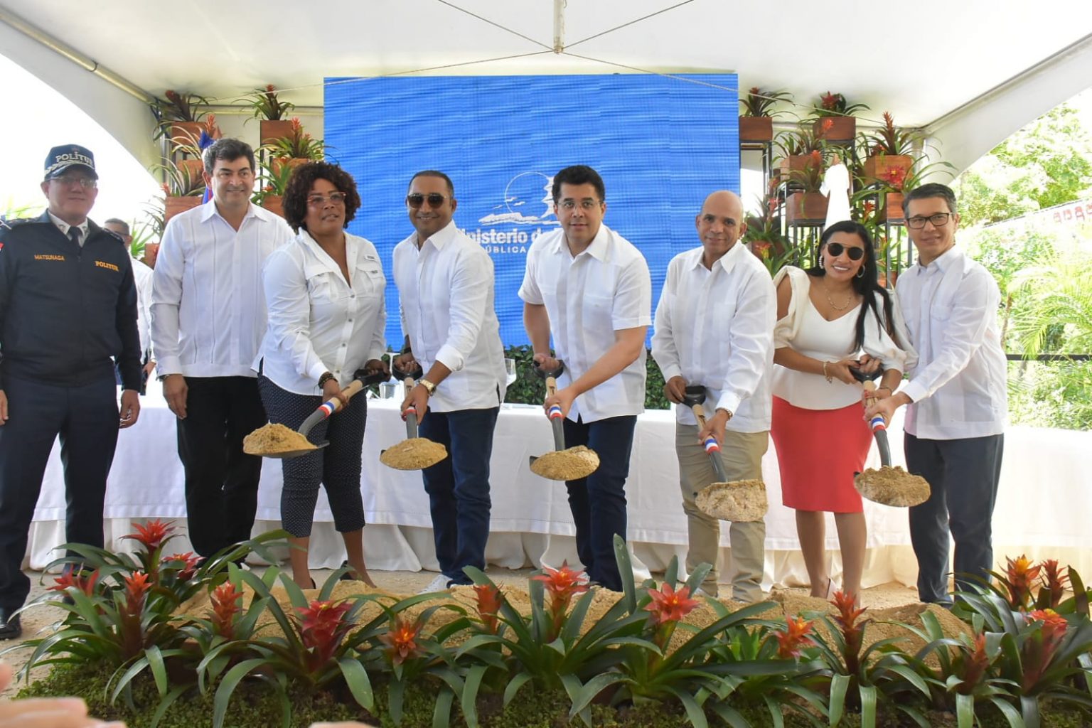 MITUR inicia reconstruccion via de acceso a la Playa Macao en Veron Punta Cana