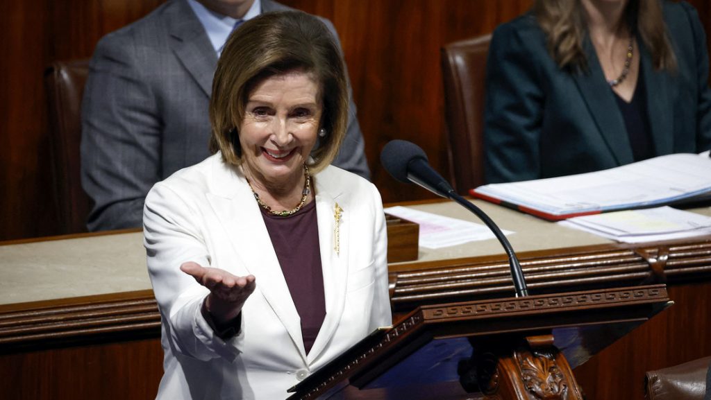 Nancy Pelosi renuncia como lider democrata de la Camara despues de 20 anos