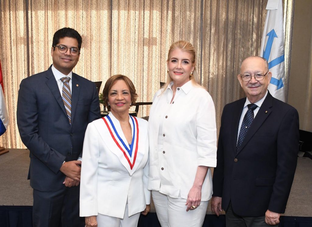 Rafael izquierdo Angelica Ginebra de Benitez Ana Maria Marranzini de Valdez y Cesar Ivan Feris.