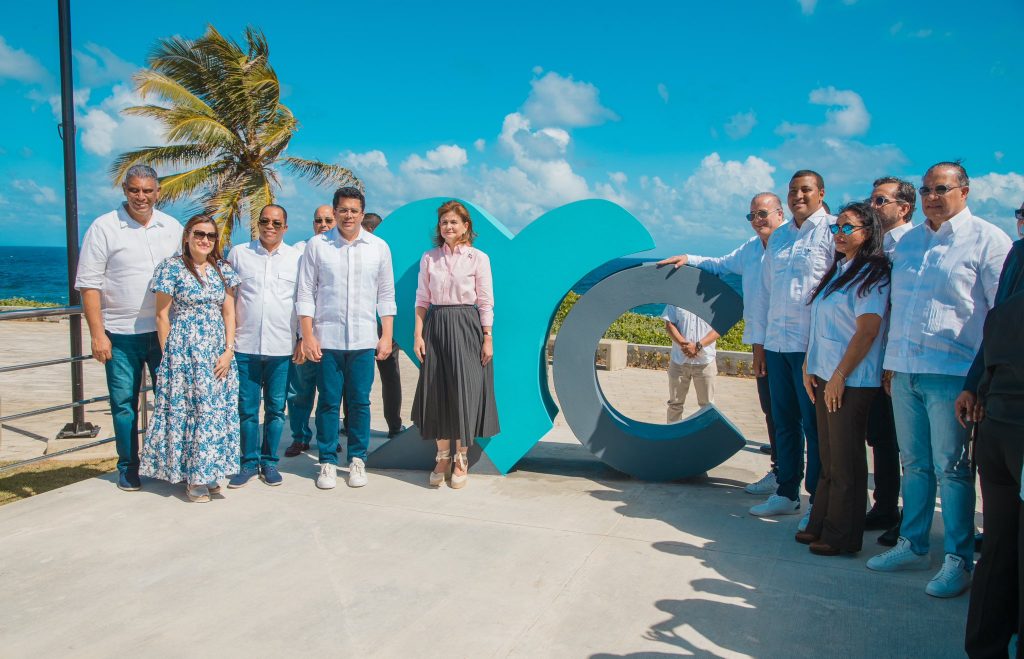 Turismo inaugura malecon de Cabrera