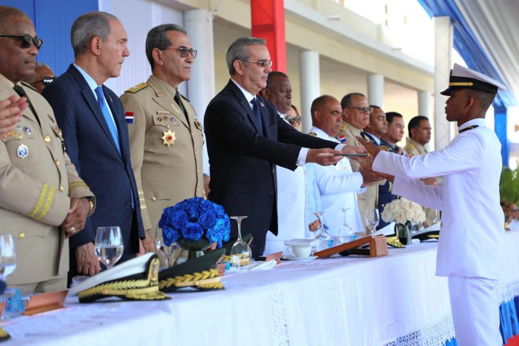 Presidente Abinader encabeza septuagésima primera graduación de Damas y Caballeros Guardiamarinas de promoción 2019-2022 Abinader encabeza septuagesima primera graduacion de Damas y Caballeros Guardiamarinas