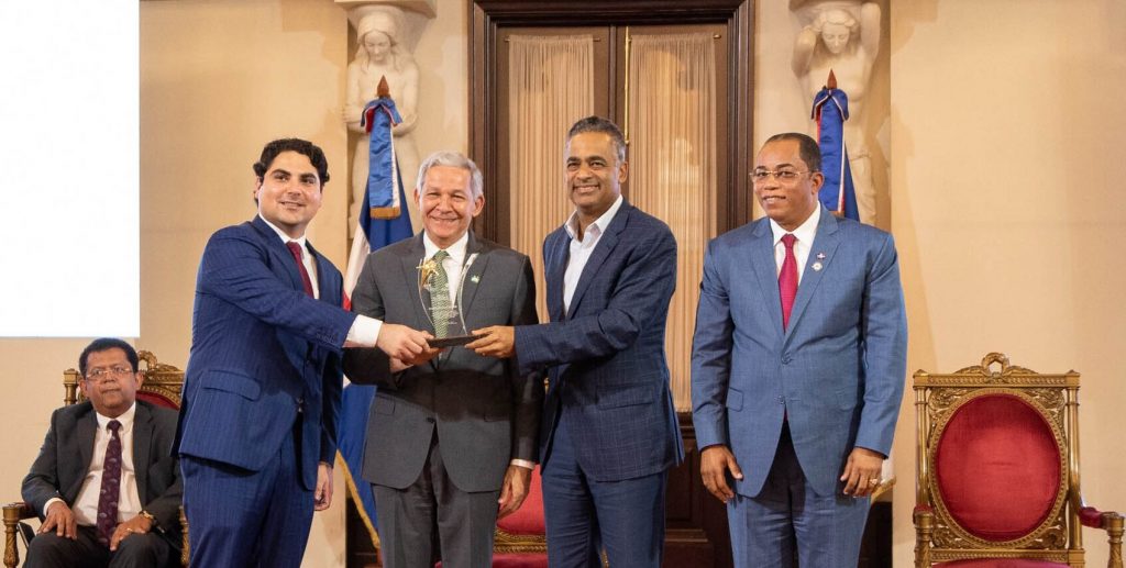 BCIE y Solidarios reconocen a Banfondesa1
