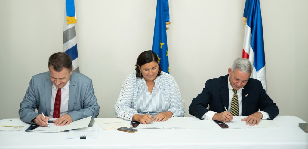 BEI y BANFONDESA apoyaran proyectos liderados por mujeres y jovenes emprendedores