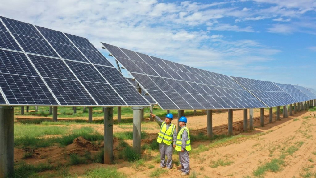 China inicia la construccion de la mayor fuente de energias renovables del mundo en zonas deserticas