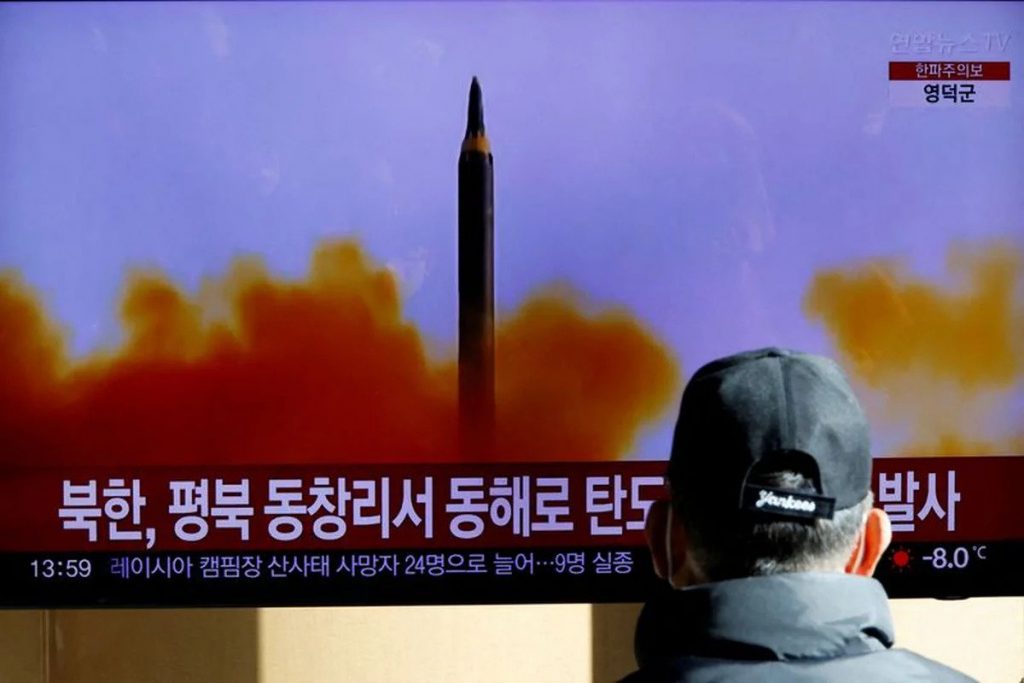 Corea del Norte dispara tres misiles balisticos hacia el mar del Japon1