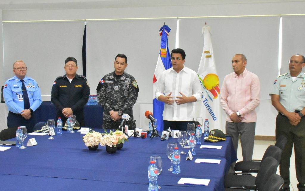 David Collado anuncia reforzamiento de la seguridad en los destinos turisticos con motivo de festividades de Ano Nuevo