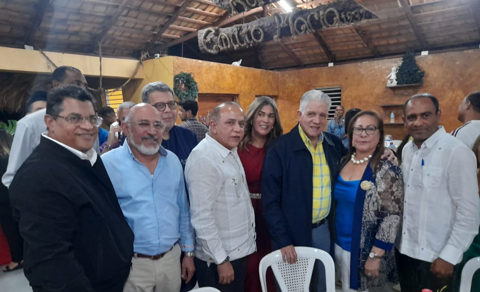 Grupo de los 100 celebra encuentro de confraternidad navideno