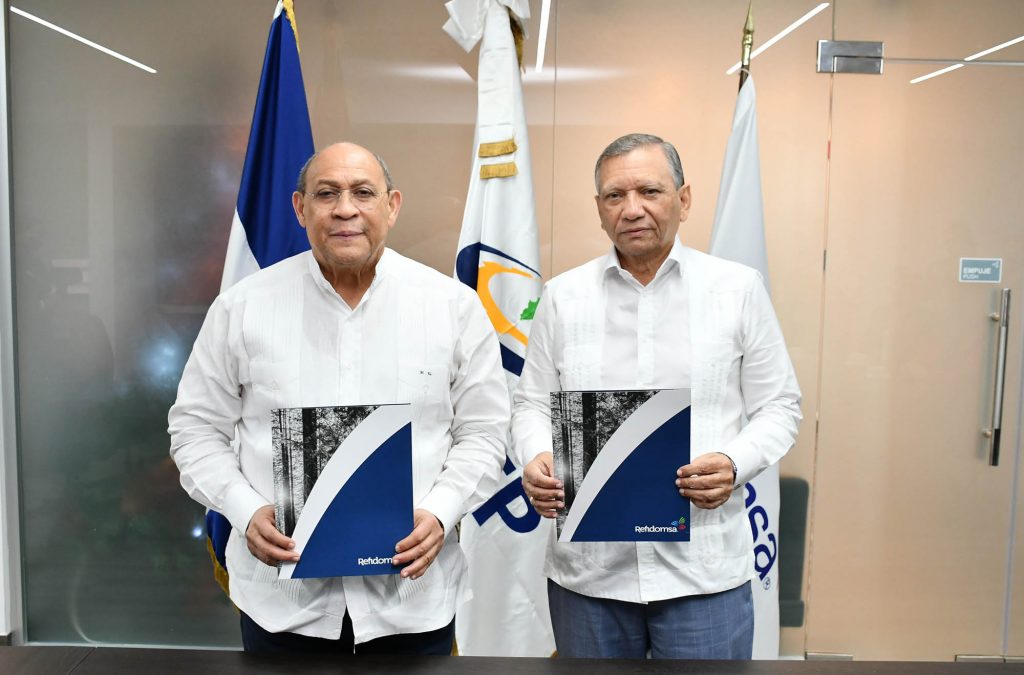 Refidomsa e Infotep suscriben acuerdo para financiamiento de centro tecnológico en Haina Leonardo Aguilera y Rafael Santos Badia