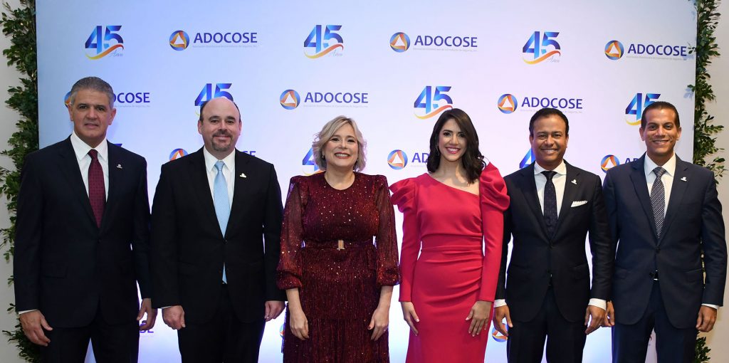 Ricardo Rizek Richard Ros Zaide Alba Cavagliano Nicole Toribio Carlos Flores y Franklin Glass