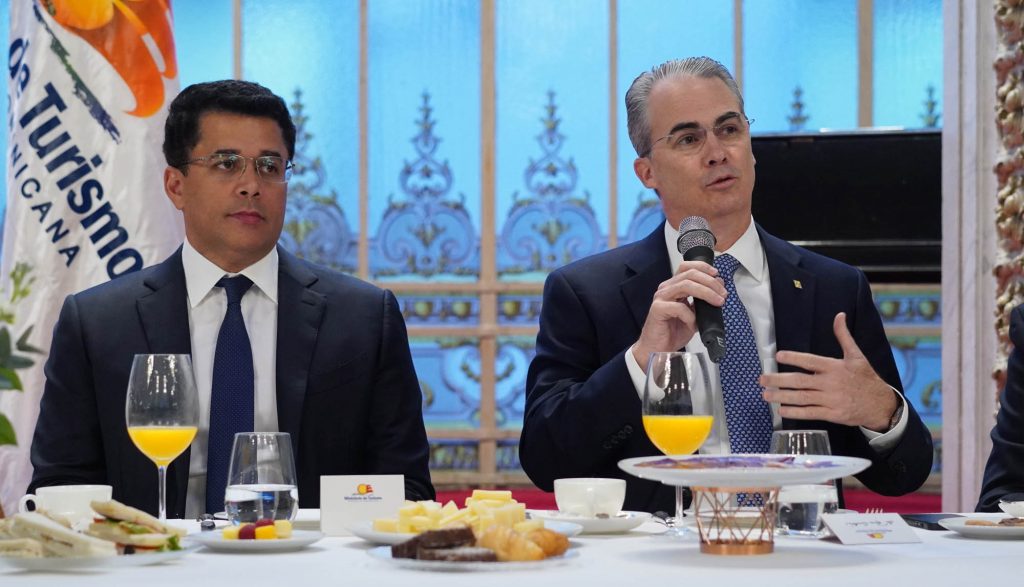 Popular supera expectativas en FITUR con financiamientos por US$1,230 millones David Collado y Rene Grullon