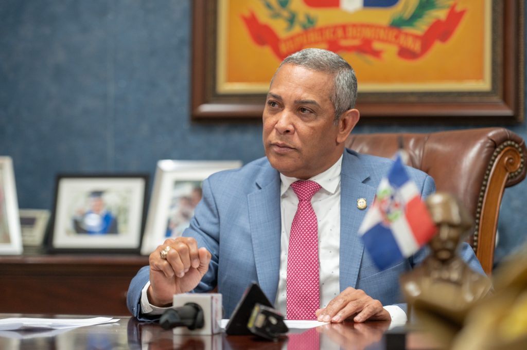 Senado Franklin Romero presenta “dos proyectos de ley”, considerados esenciales y de gran impacto para la sociedad dominicana Franklin Romero senador sfm