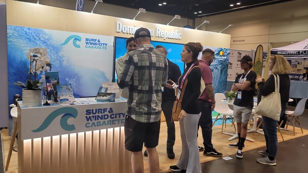 RD promueve Cabarete como la capital de olas y vientos en el Caribe REP DOM SURF EXPO 2023