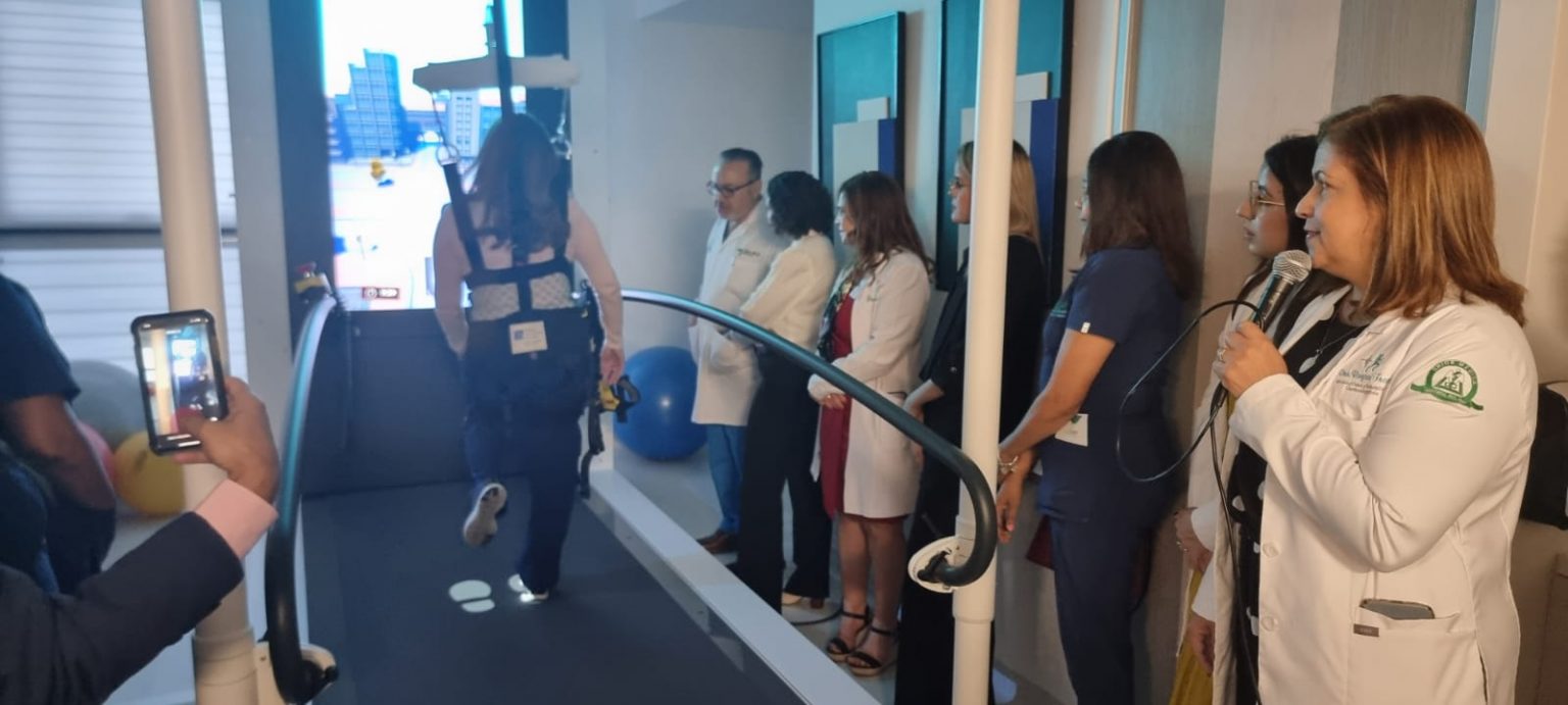 Union Medica pone en servicio moderno equipo Robotico para la marcha2