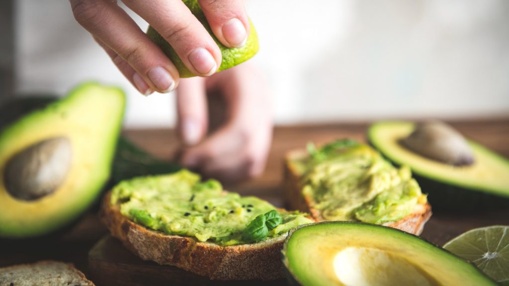aguacate por dia reduce el riesgo de colesterol alto
