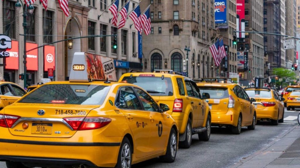 nueva york con aumentos en pasajes de trenes taxi peajes y bicicletas rentadas