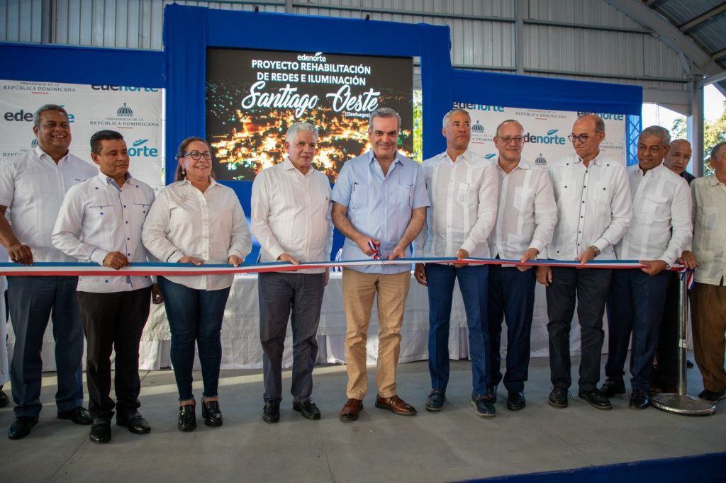Abinader inaugurando varias obras en Santiago