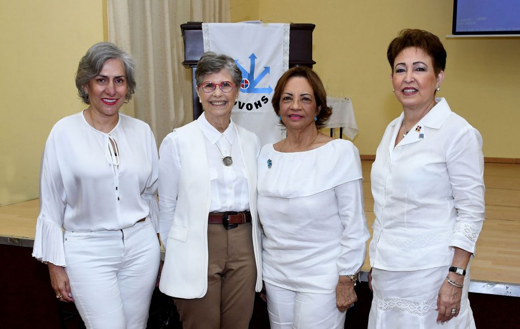 Esther Agelan Virginia Cabral Angelica Benitez de Ginebra y Carmen Merino.