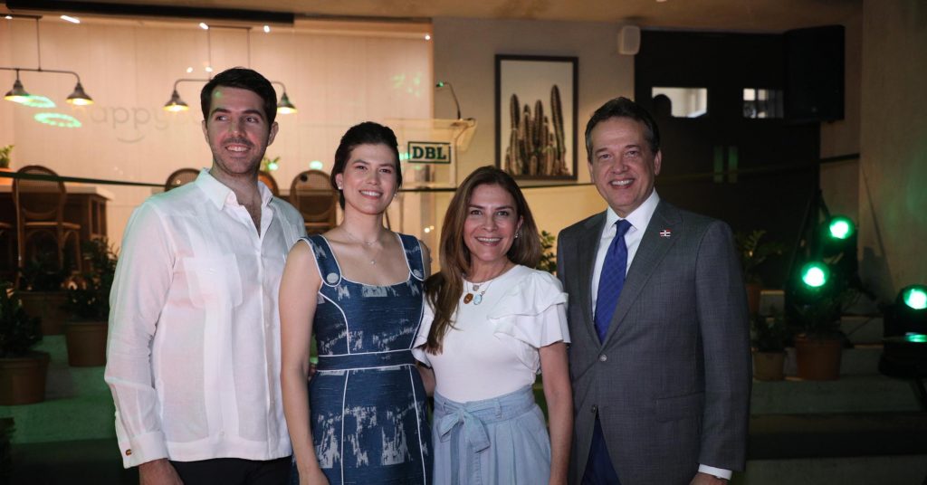 DBL Market abre nueva sucursal Javier Piniella Daniela Bisono Carolina Mejia Ito Bisono