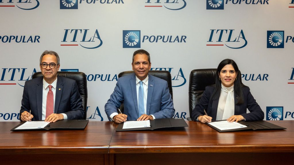 Excelencia Popular se amplía con 20 nuevas becas para ITLA e ITESIL Jose Marmol Omar Mendez Lluberes y Mariel Bera.