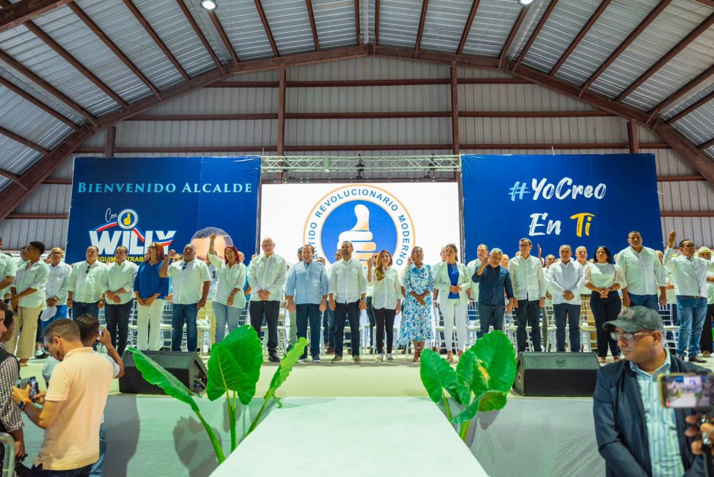 PRM juramenta al alcalde de Las Terrenas Eduardo Esteban Willy