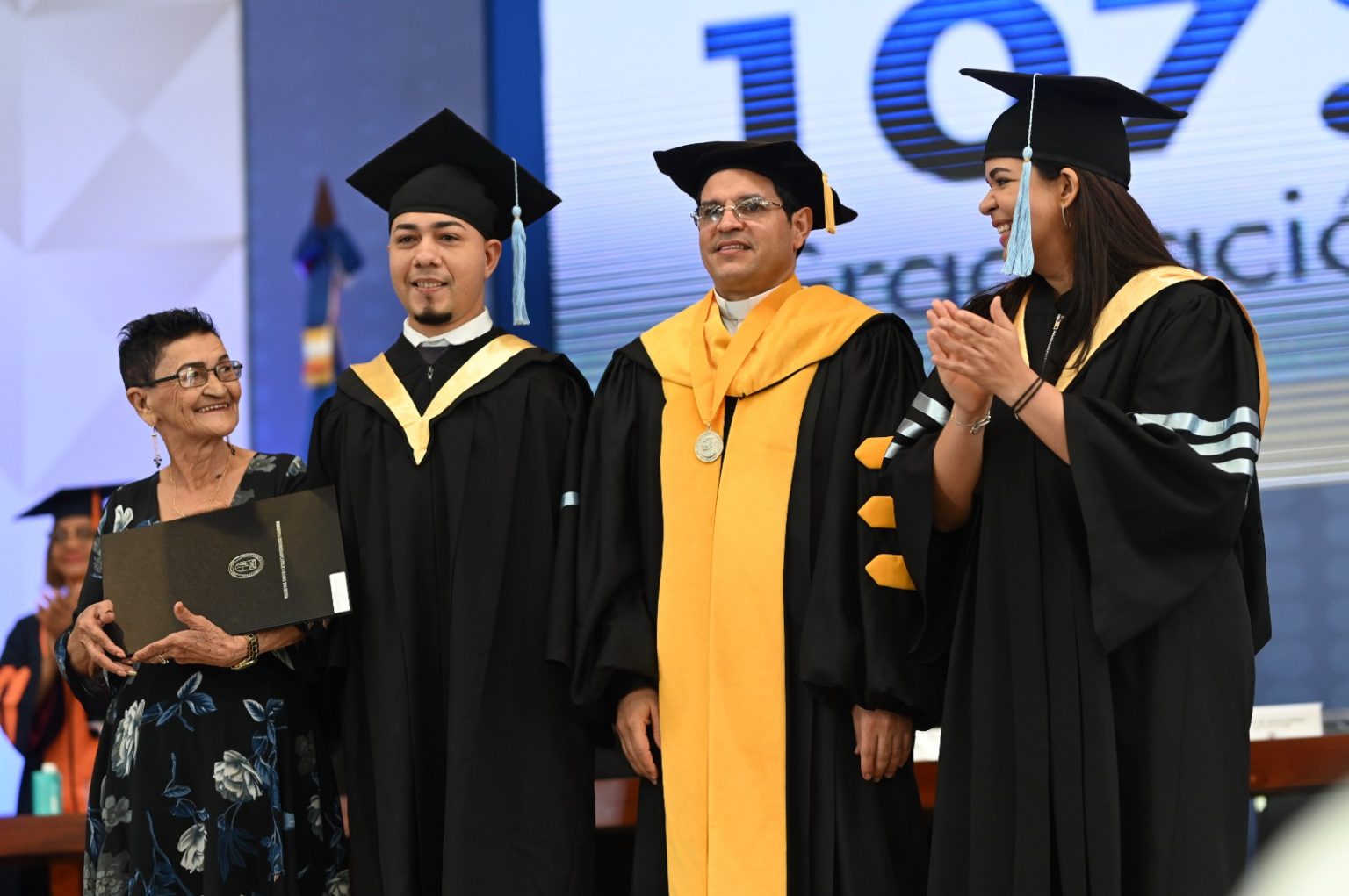 PUCMM celebra 107 graduacion en Santiago