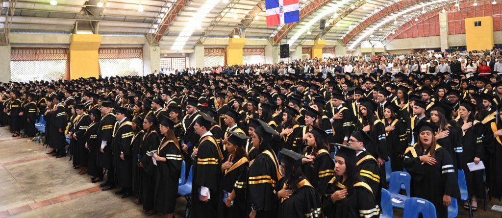 PUCMM celebra 107 graduacion en Santiago1