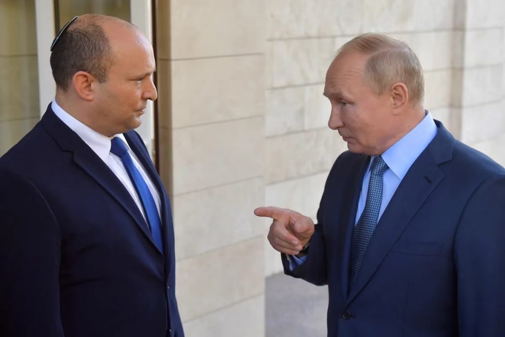 Vladimir Putin habla con el primer ministro israeli Naftali Bennett