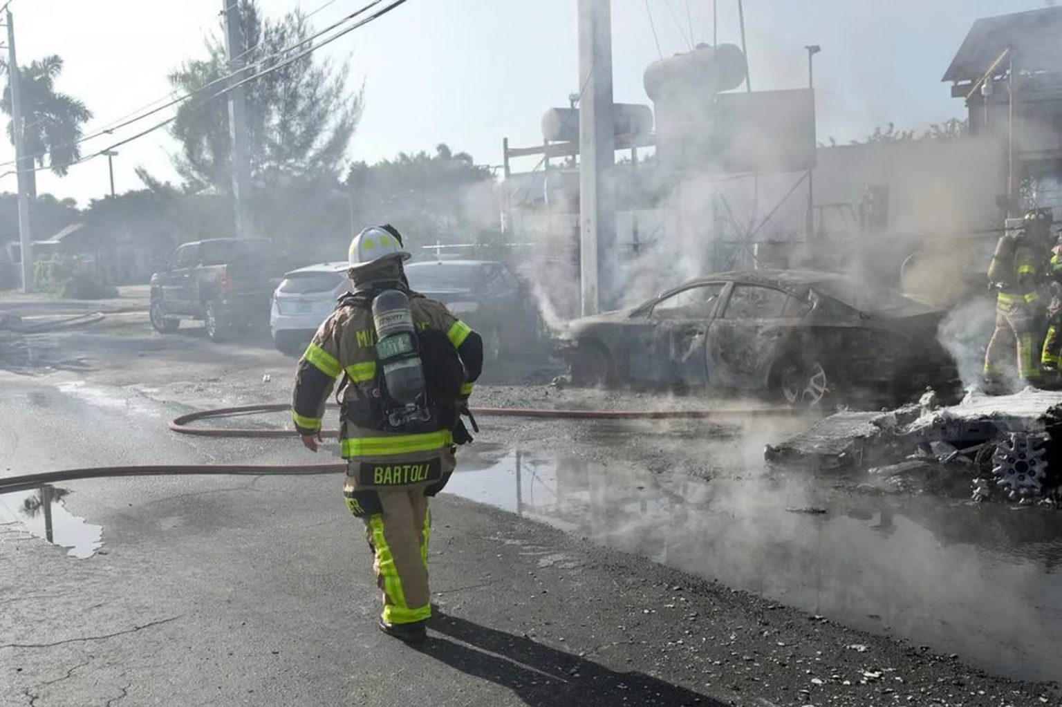 incendio devora una instalacion industrial en Florida y deja al menos dos muertos