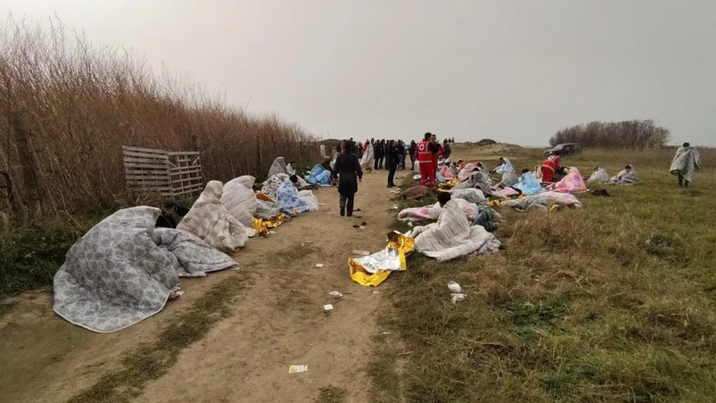 migrantes murieron tras el naufragio de una embarcacion en la costa de Italia1