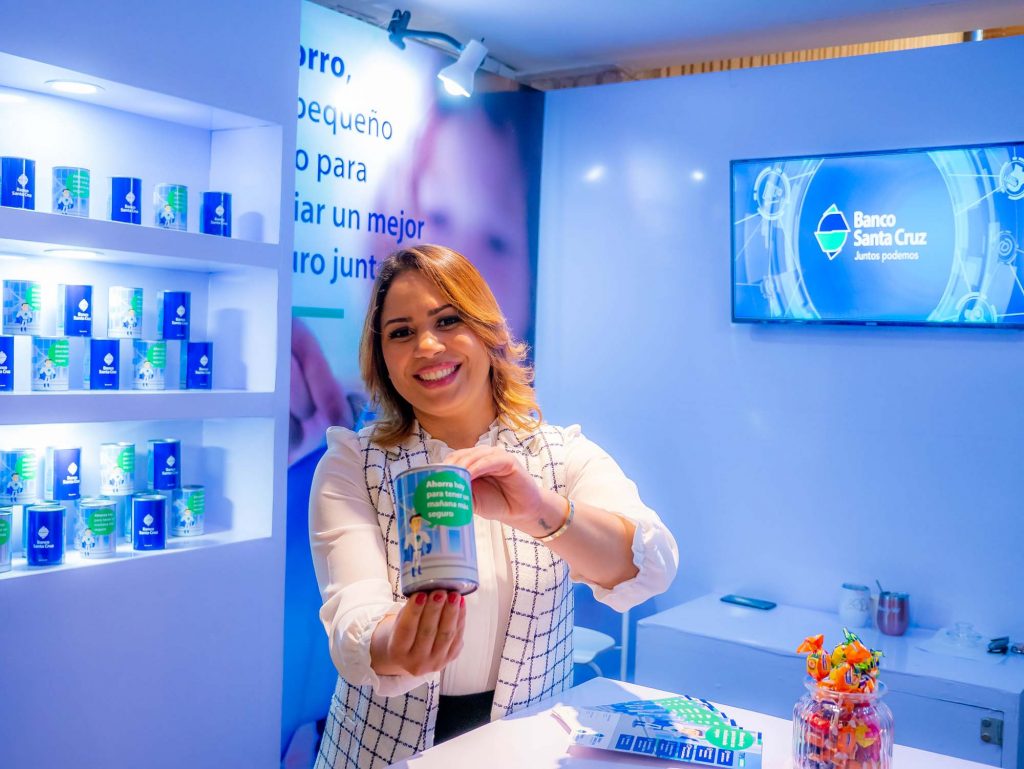 Banco Santa Cruz promueve el ahorro y la salud financiera en feria del Banco Central Banco Santa Cruz en la Semana Economica y Financiera del BCRD