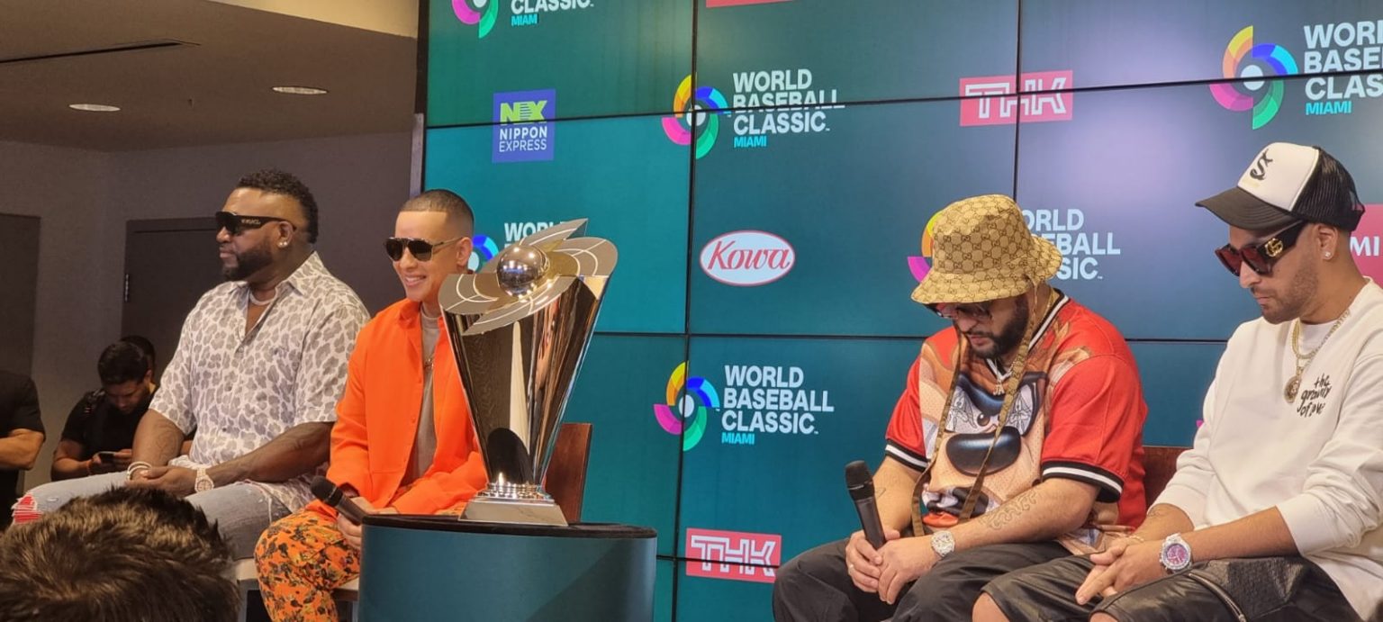 Daddy Yankee y David ortiz en clasico mundial de beisbol 2023