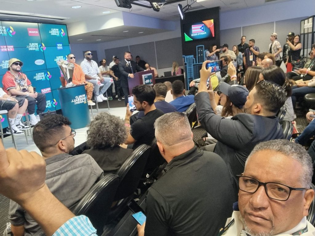 Daddy Yankee y David ortiz en clasico mundial de beisbol 2023a