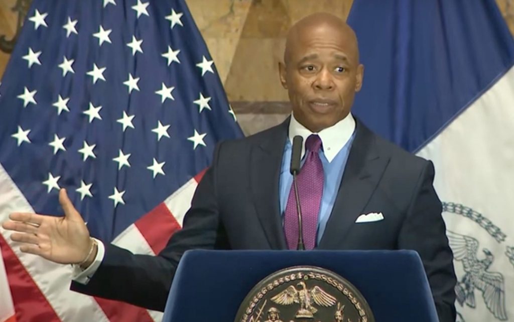Eric Adams Alcalde de Nueva York advierte no rompera