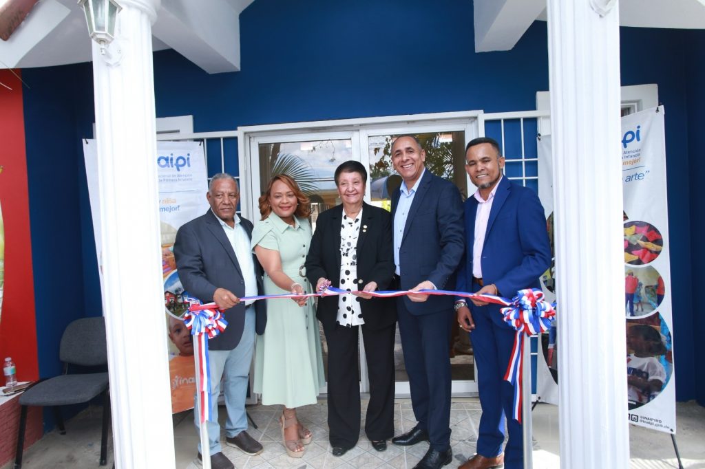 INAIPI junto al presidente del INDOTEL inauguran un CAIPI comunitario