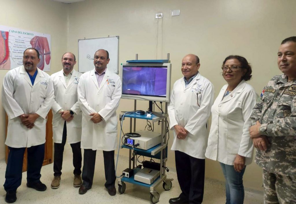 Urologia Laser Avanzada Dr. Pablo Mateo dona Equipo Urologico al Hospital Francisco Moscoso Puello