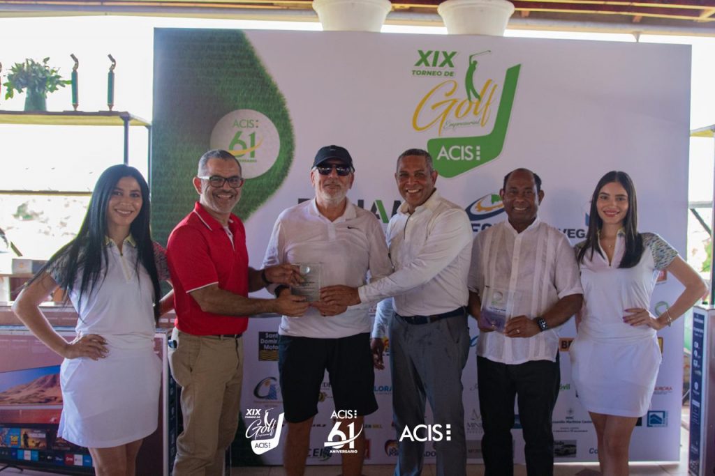 Golf Acis dedicado a la vicepresidente Raquel Pena3