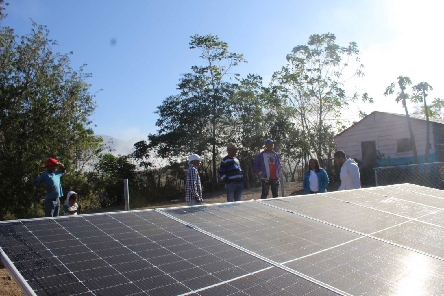 IDDI Lleva energia electrica a comunidades aisladas de Elias Pina y Santiago Rodriguez