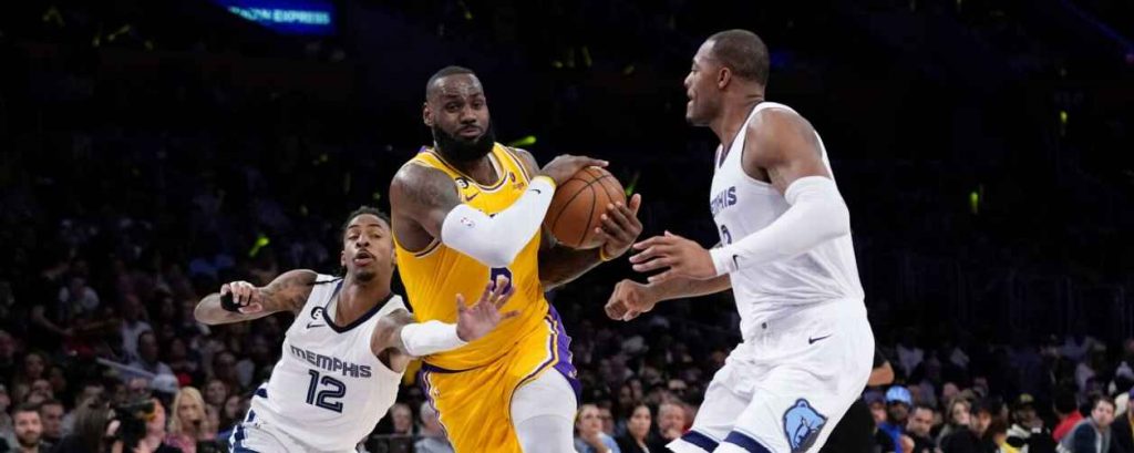 Lakers aplastaron a los Griezzles y avanzaron a la semifinal de Conferencia