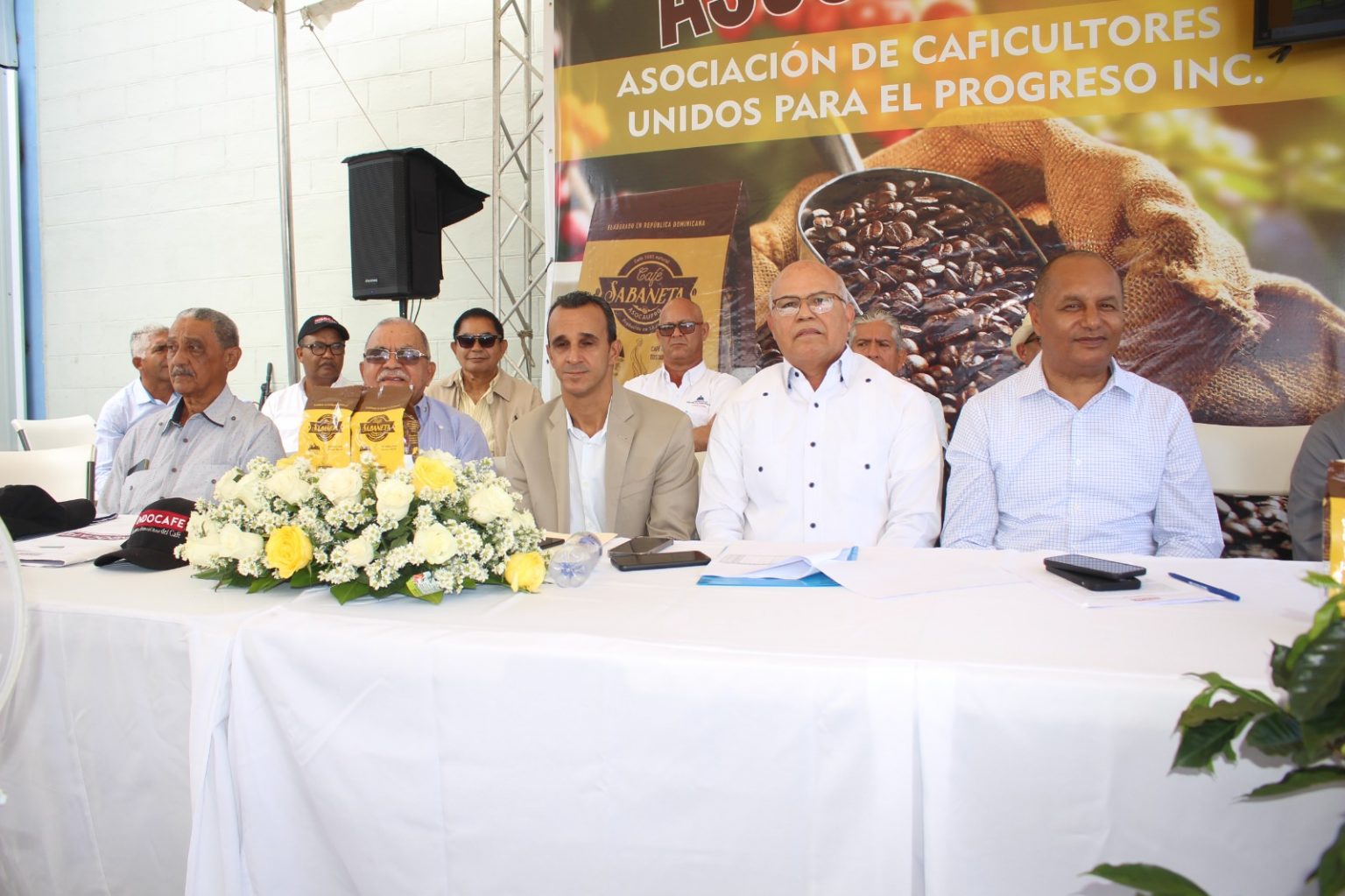 Productores de Cafe demandan apoyo del gobierno central para que no desaparezca produccion
