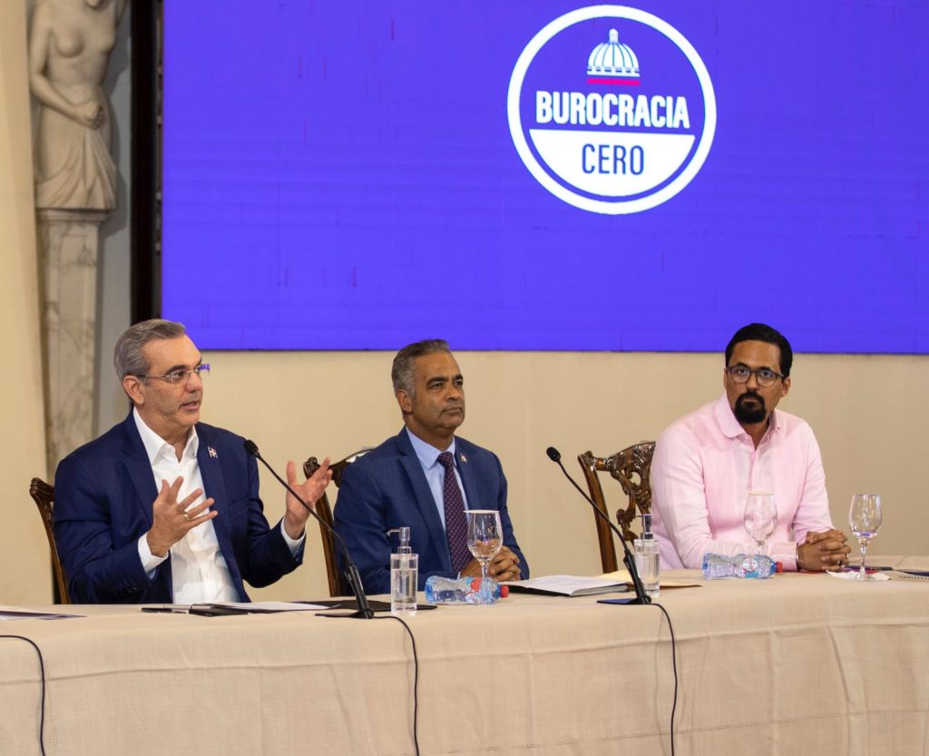 Abinader presenta logros del Programa Burocracia Cero1