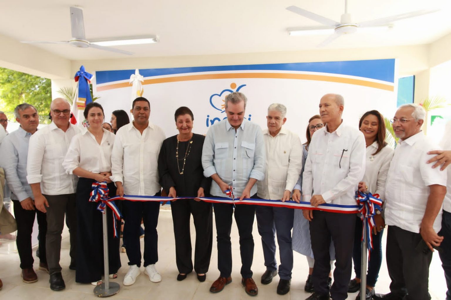 Abinader y Manola Santana inauguran un nuevo CAIPI en Villa Gonzalez