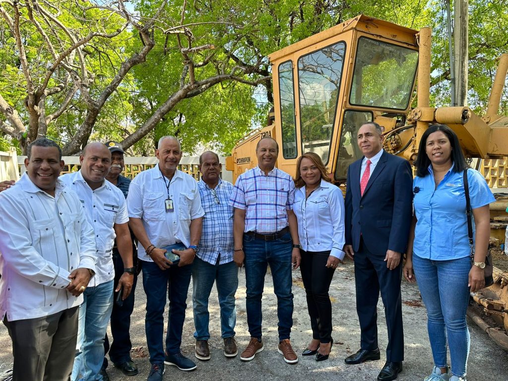 Agricultura deja iniciado preparacion de 150 kilometros de caminos vecinales en SPM