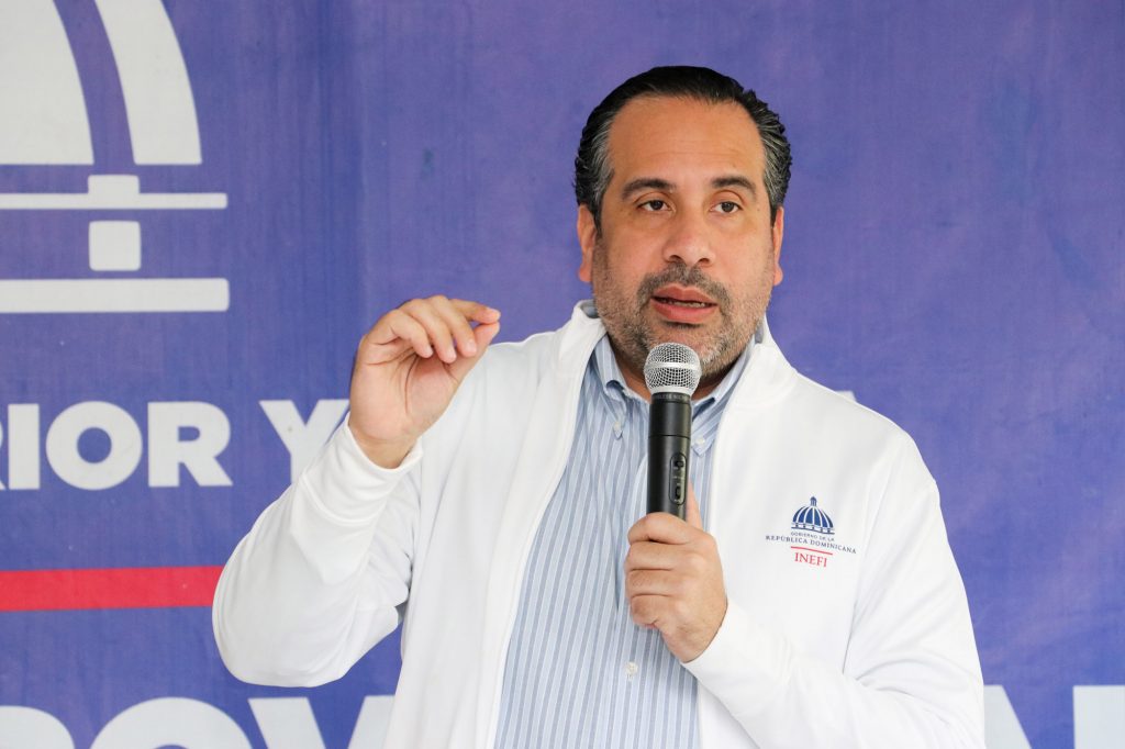 INEFI gestiona 235 becas para personal docente, auspiciadas por el INAFOCAM Alberto Rodriguez Mella director ejecutivo del INEFI A