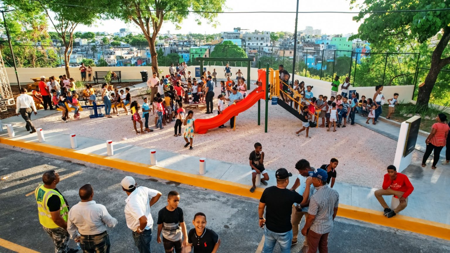 Alcaldia del DN entrega nuevo parque en Los Farallones de Cristo Rey para el disfrute de la comunidad