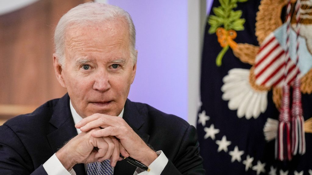 Biden revela que estan reformando su casa para que sea a prueba de balas