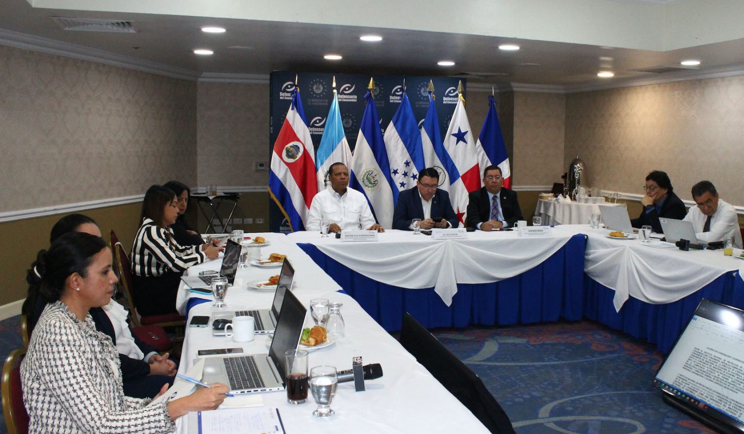 Defensoria Consumidor El Salvador y miembros de CONCADECO reconocen a RD por buen manejo de la inflacion